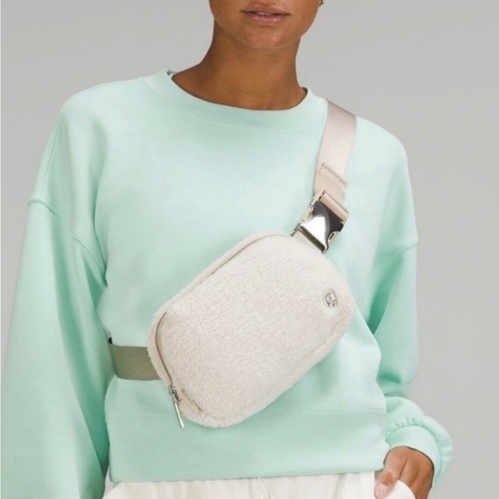 Lululemon Everywhere Belt Bag 1L Fleece Natural Ivory/Trench